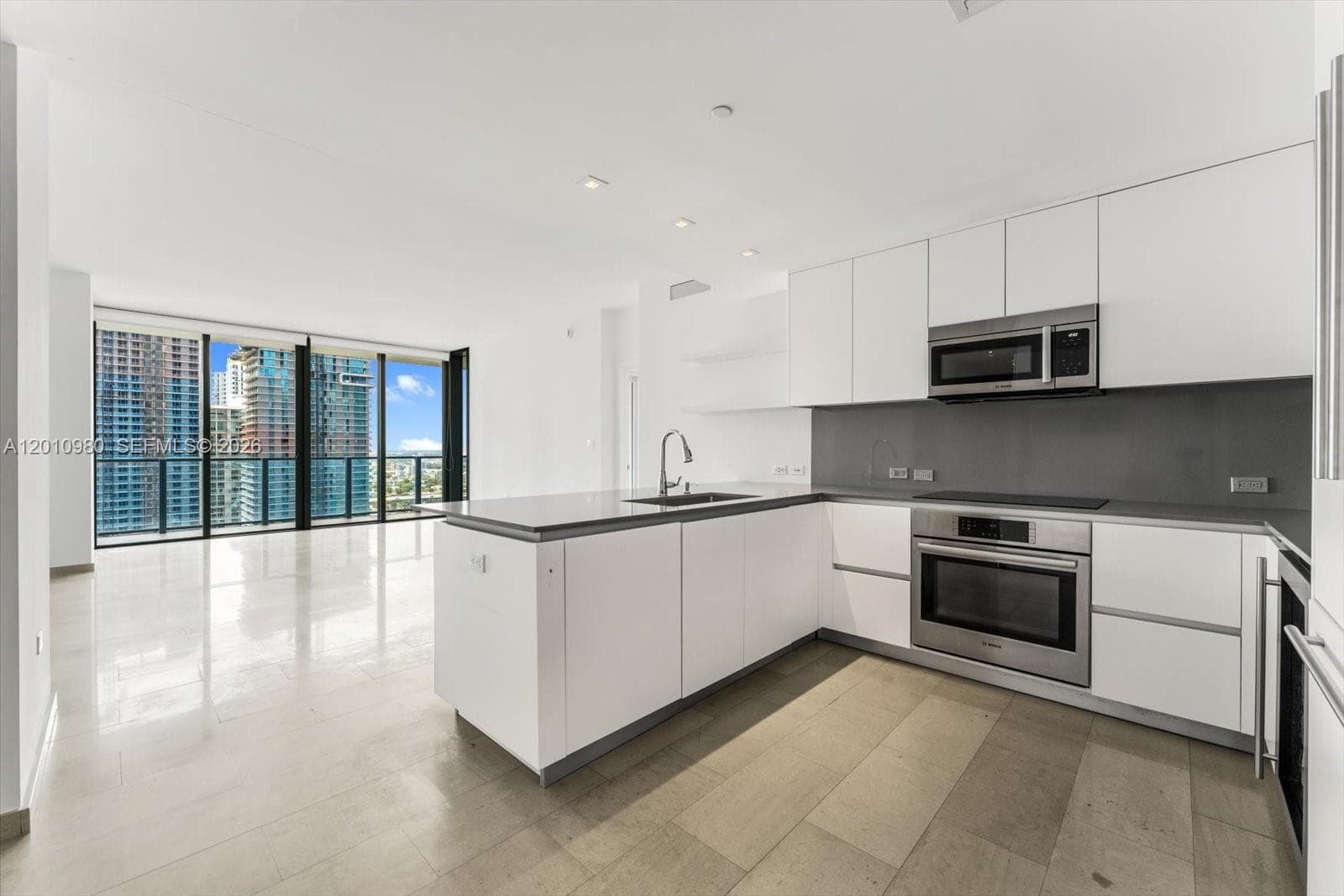 68 SE 6th St # 2304, Miami FL 33131 — 1