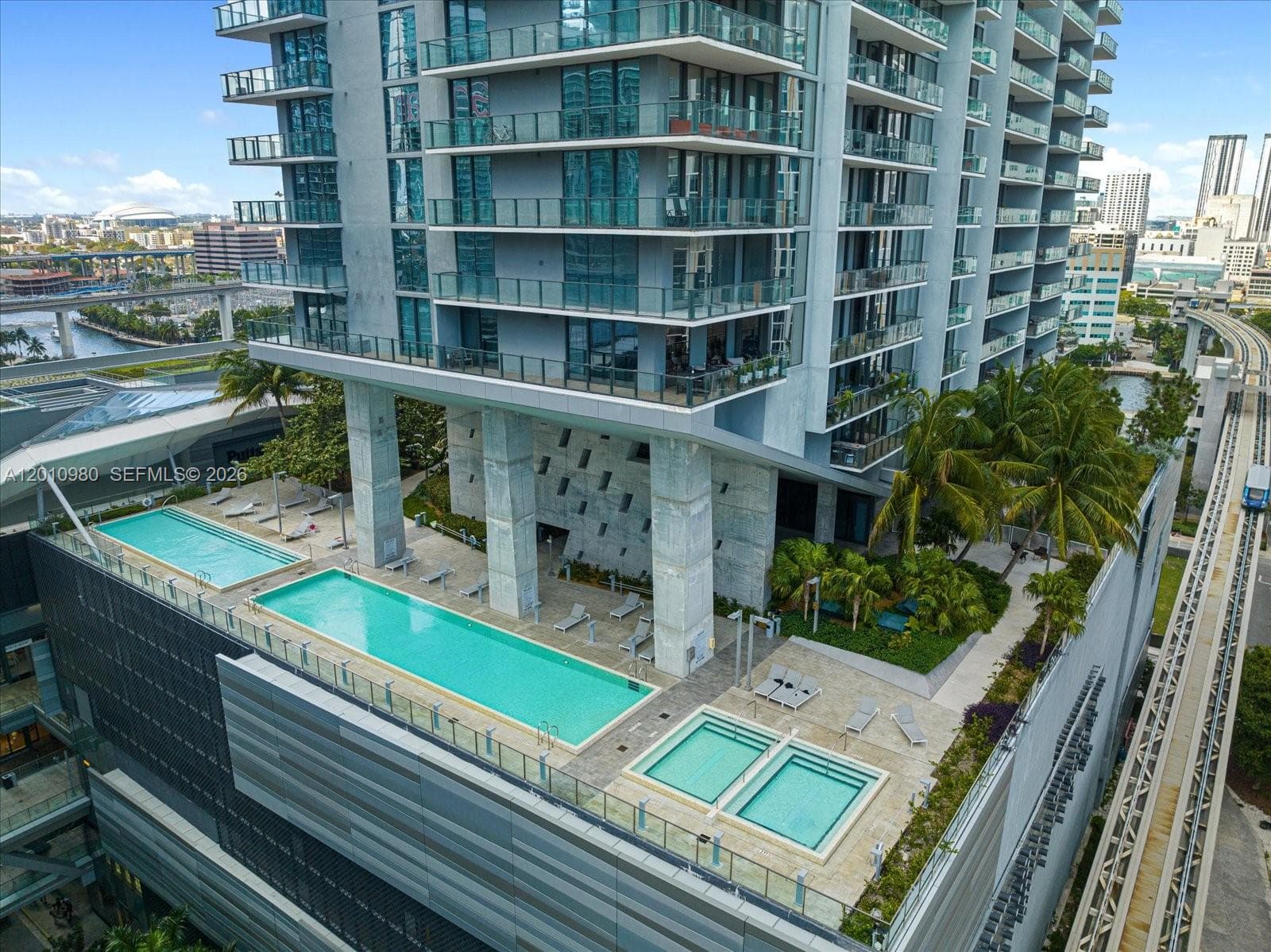68 SE 6th St # 2304, Miami FL 33131 — 18