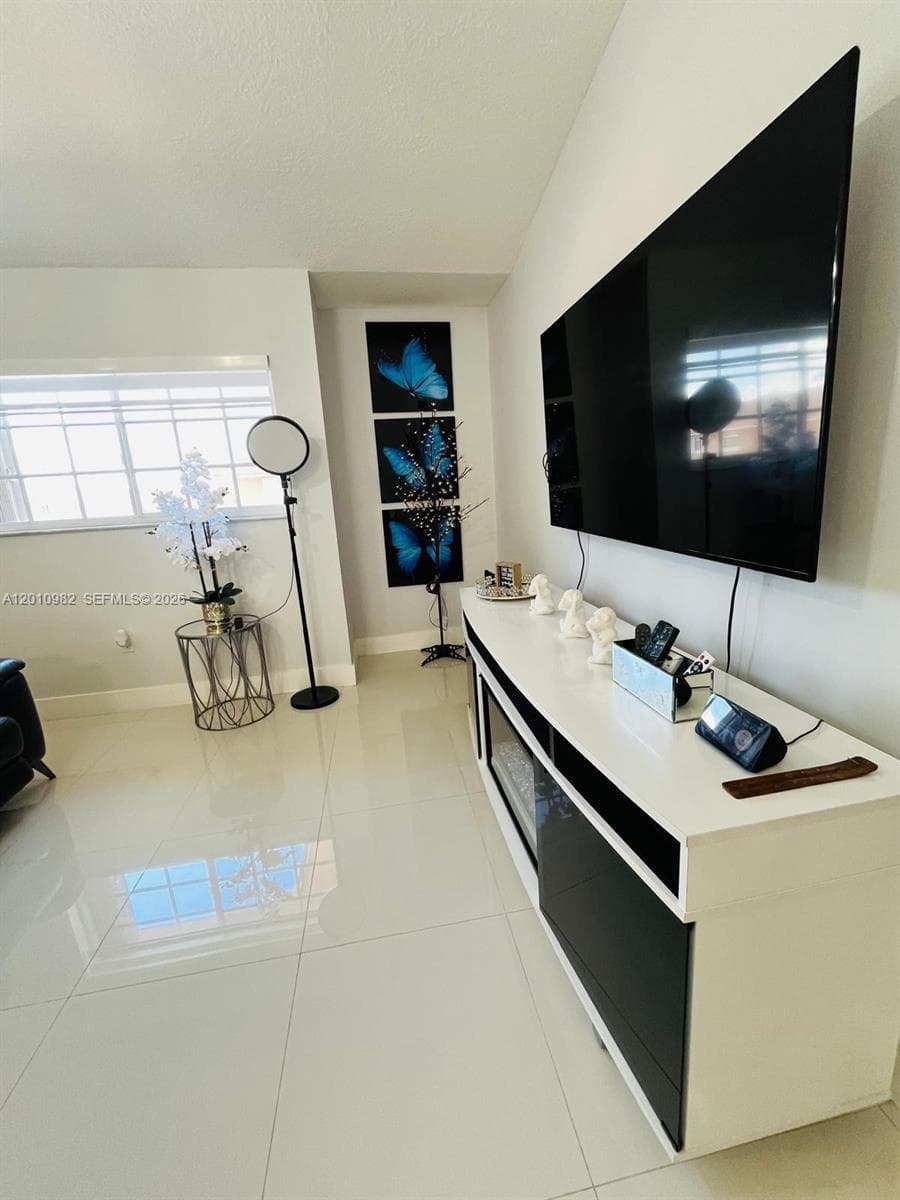 7817 W 36th Ave # 204, Hialeah FL 33018 — 3