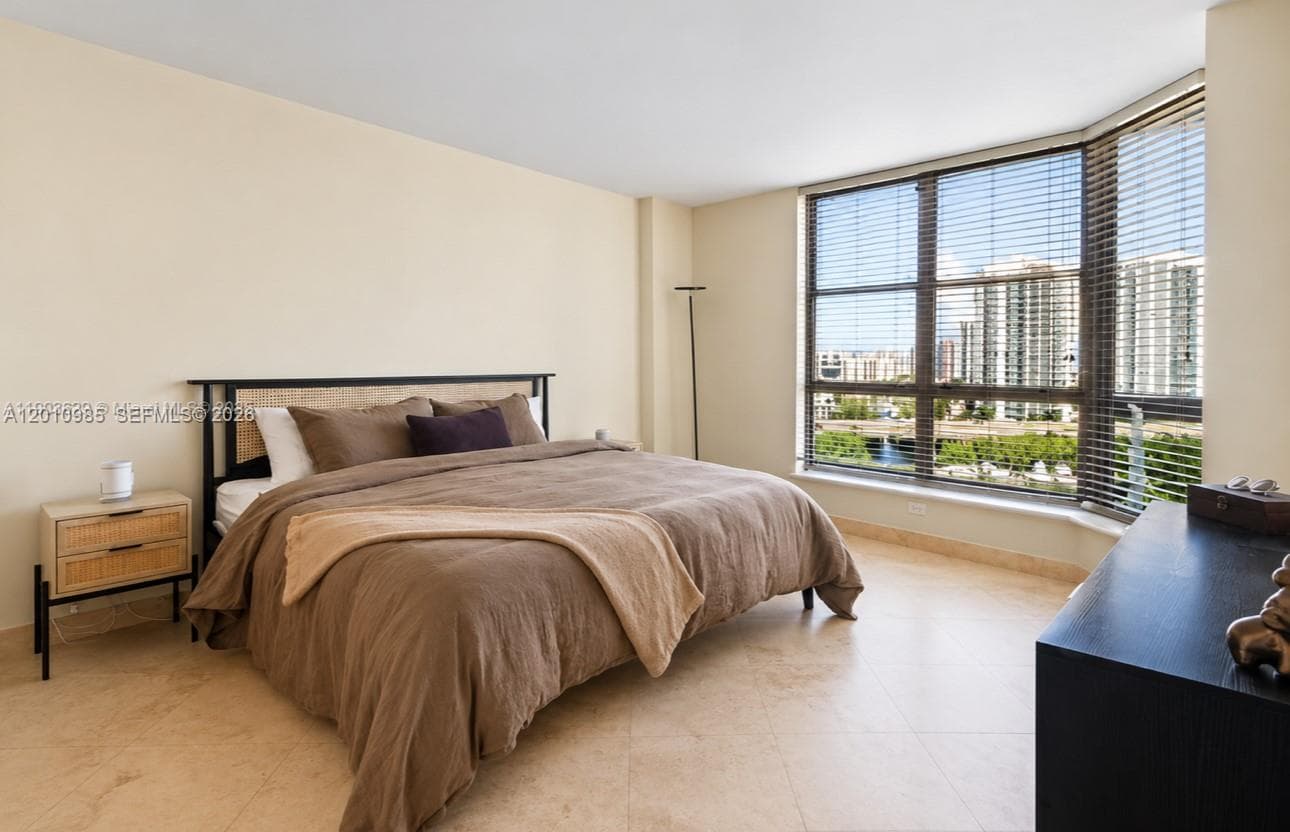 3600 Mystic Pointe Dr # 1209, Aventura FL 33180 — 2