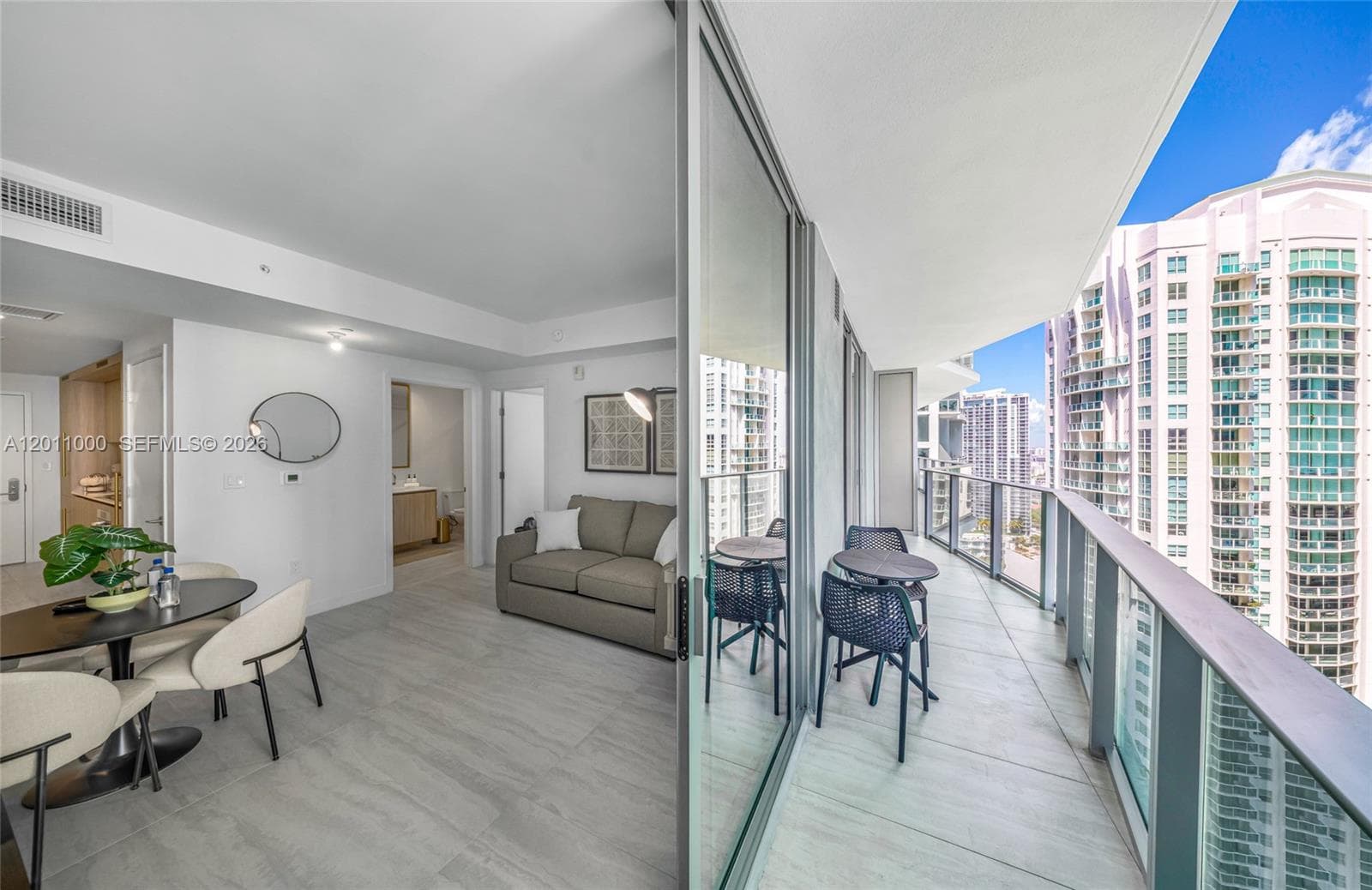 77 SE 5TH ST # 3305, Miami FL 33131 — 17