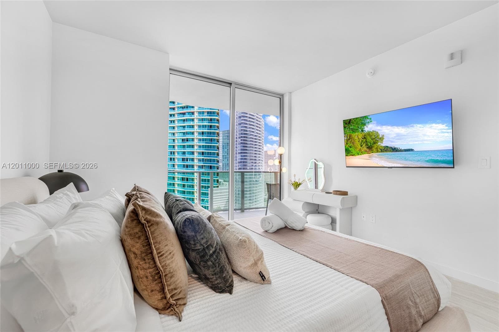 77 SE 5TH ST # 3305, Miami FL 33131 — 7