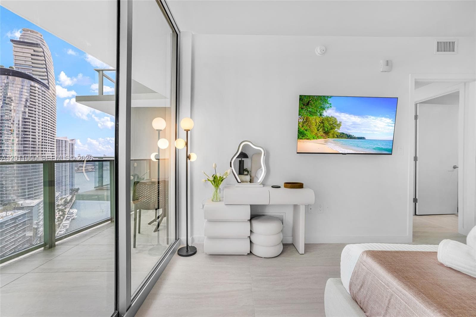 77 SE 5TH ST # 3305, Miami FL 33131 — 4