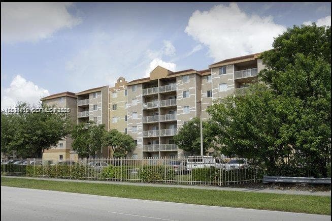 Kendall Lake Towers Condo, Miami, FL — 2