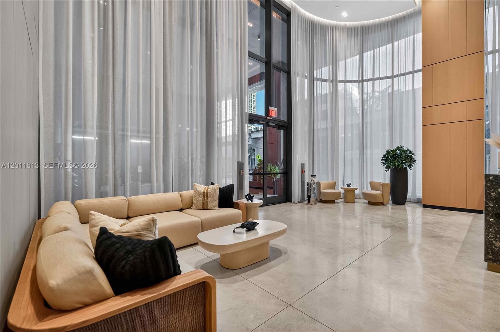 121 NE 5 St # 901A, Miami FL 33132 — 21