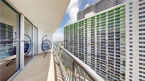 1750 N Bayshore Dr # 2803, Miami FL 33132 — 19