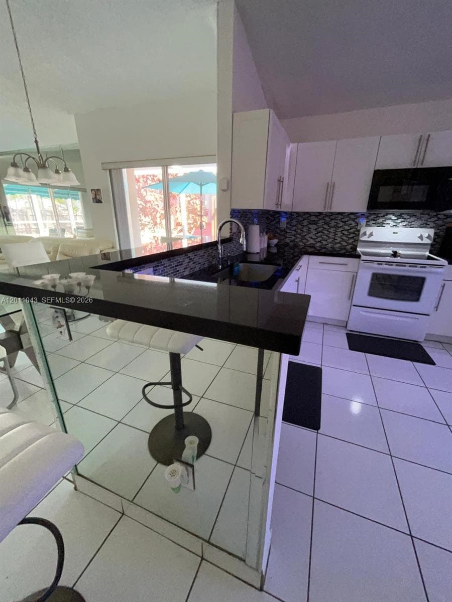18516 NW 56th Ave, Miami Gardens FL 33055 — 6