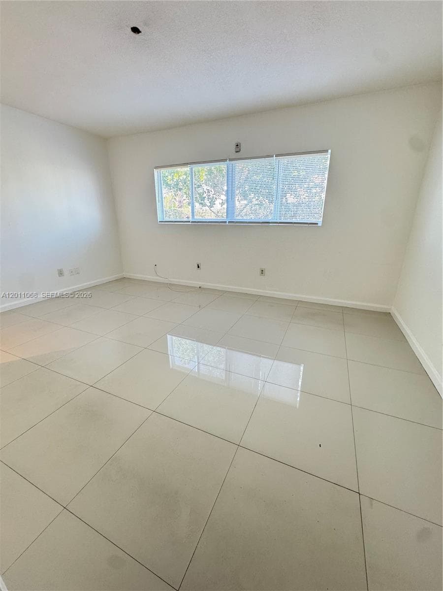 8035 Crespi Blvd # 9, Miami Beach FL 33141 — 5