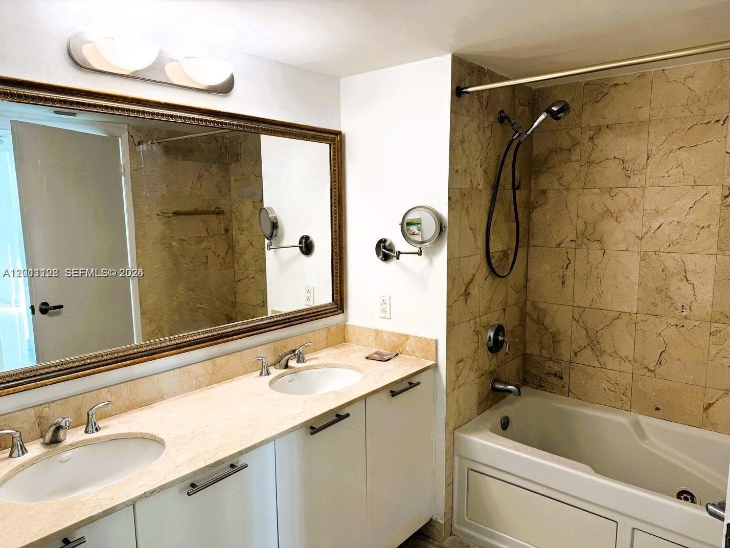 1800 N Bayshore Dr # 3807, Miami FL 33132 — 16