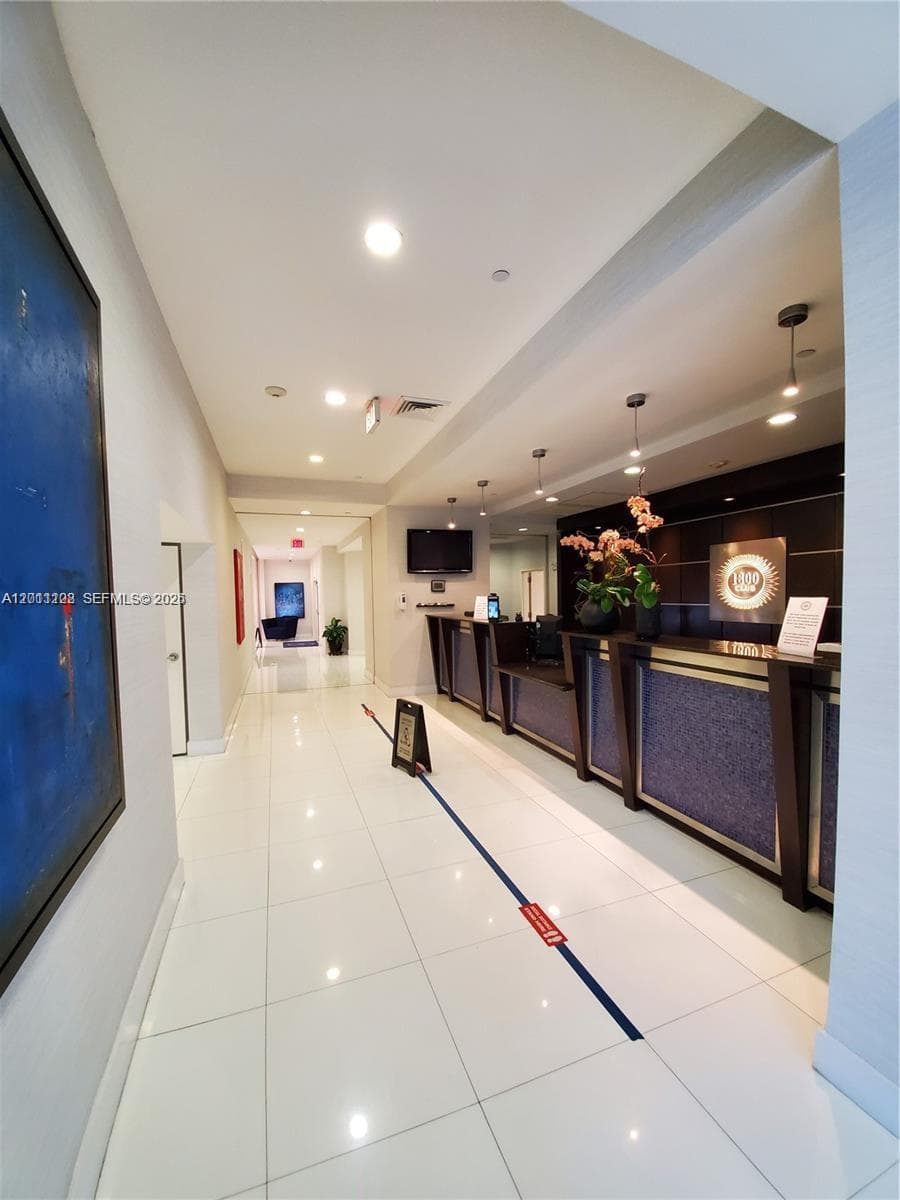 1800 N Bayshore Dr # 3807, Miami FL 33132 — 18