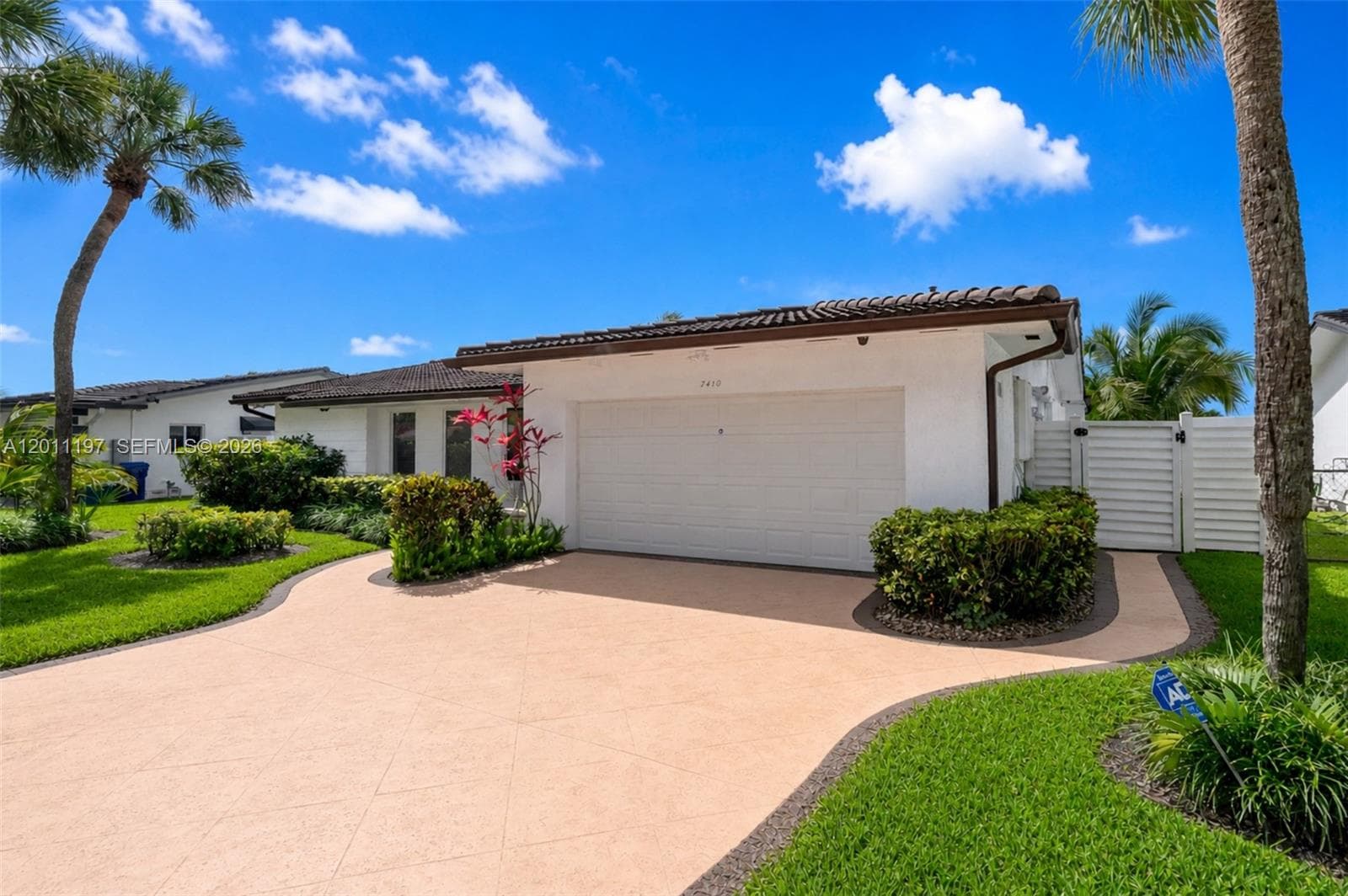 7410 Loch Ness Dr, Miami Lakes FL 33014 — 2