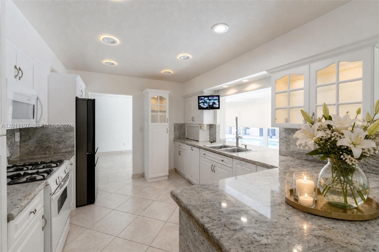 7410 Loch Ness Dr, Miami Lakes FL 33014 — 7
