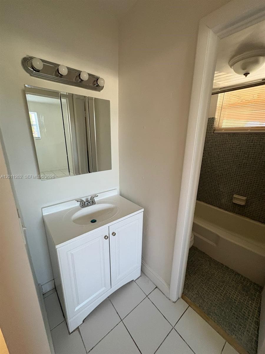 1590 NE 125th Ter # 1, North Miami FL 33161 — 5