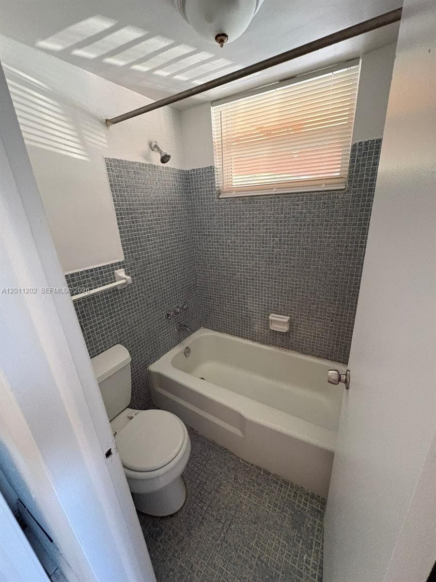 1590 NE 125th Ter # 1, North Miami FL 33161 — 4