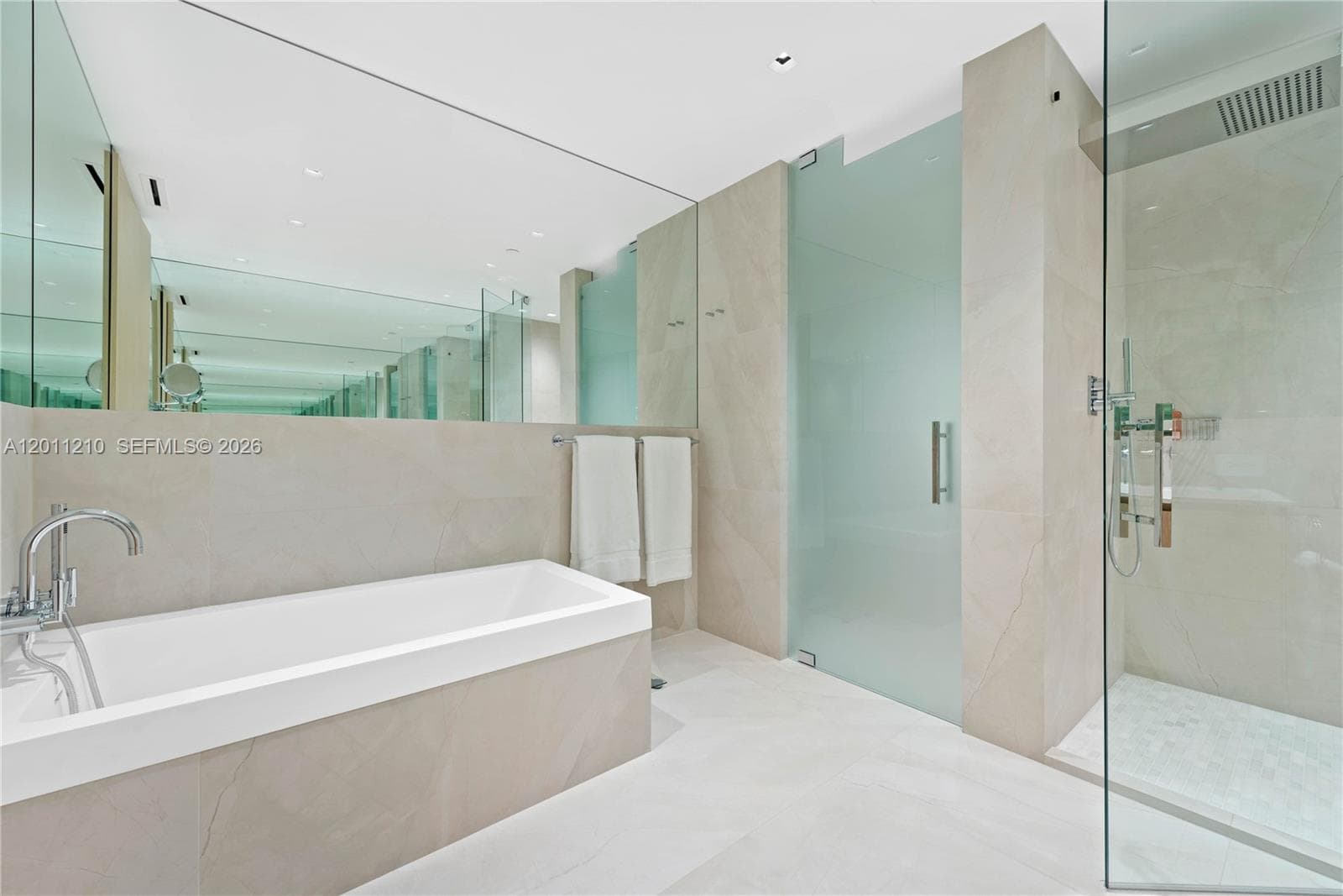 19242 Fisher Island Dr # 19242, Miami Beach FL 33109 — 24