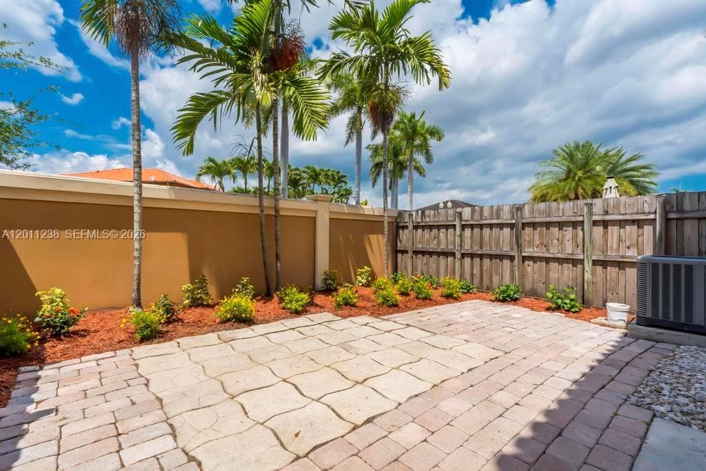 15213 SW 30th Ter, Miami FL 33185 — 17