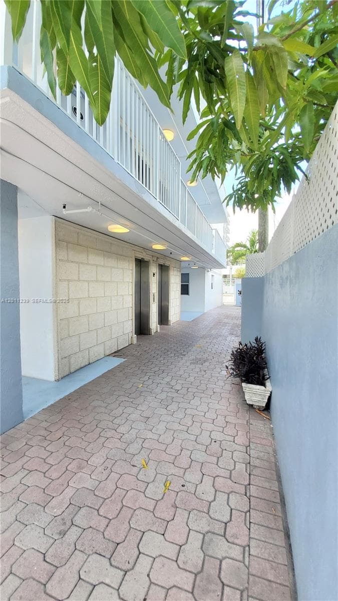 2575 SW 27th Ave # 105, Miami FL 33133 — 25