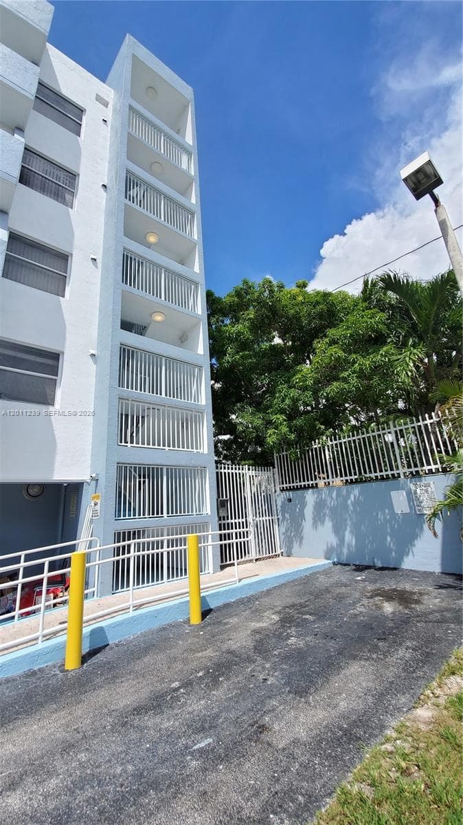 2575 SW 27th Ave # 105, Miami FL 33133 — 21
