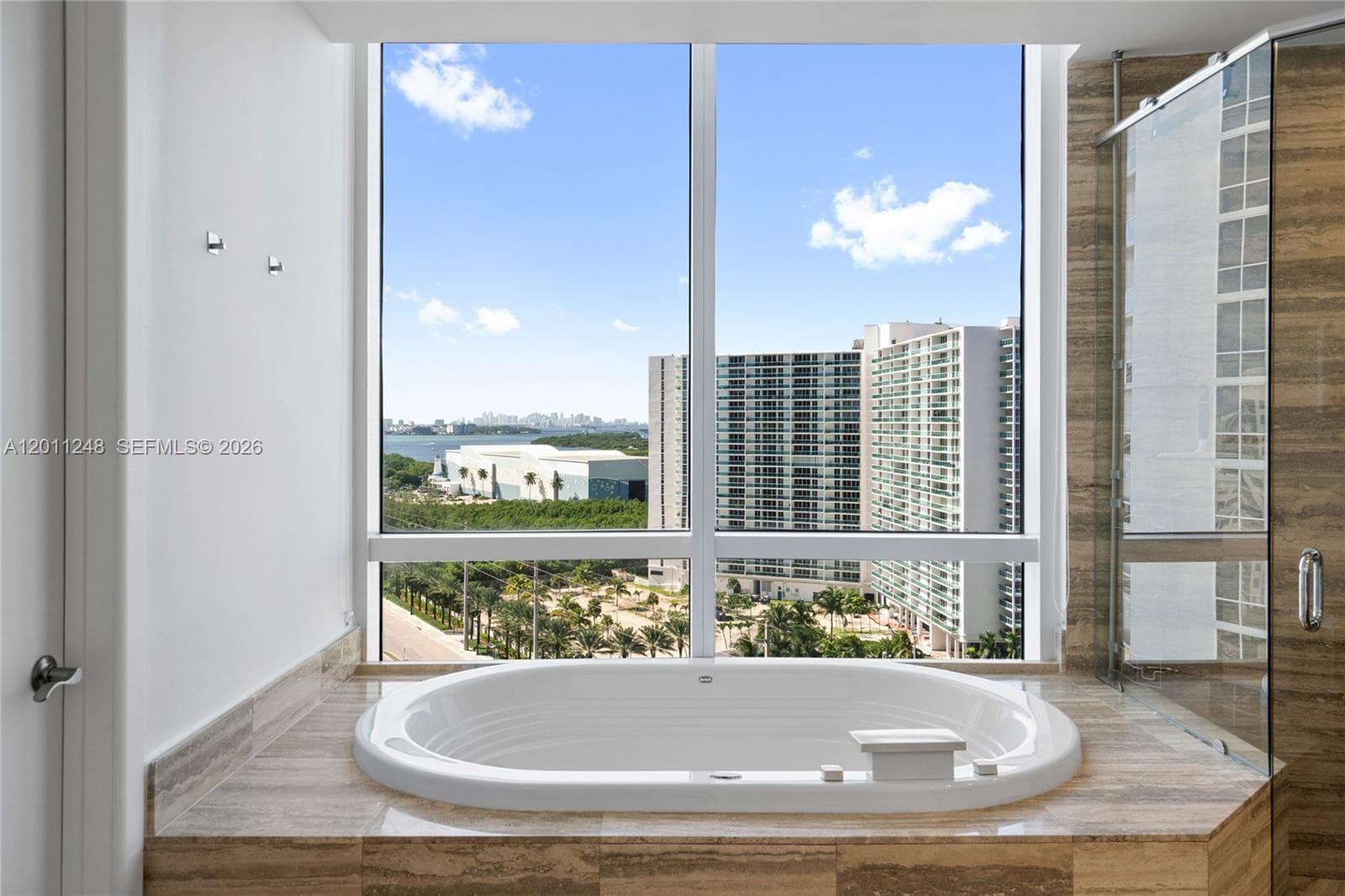 15901 Collins Ave # 1206, Sunny Isles Beach FL 33160 — 33