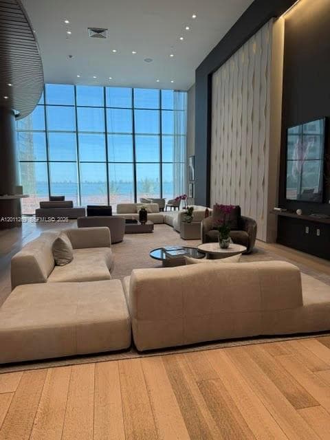460 NE 28th St # 3408, Miami FL 33137 — 34