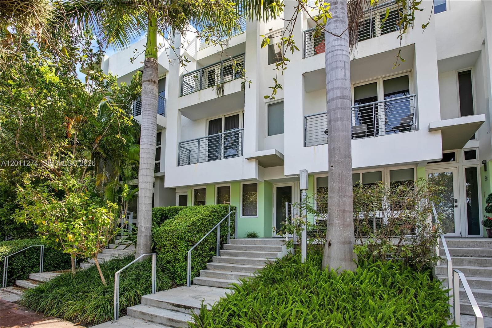 87 N Shore Dr, Miami Beach FL 33141 — 40