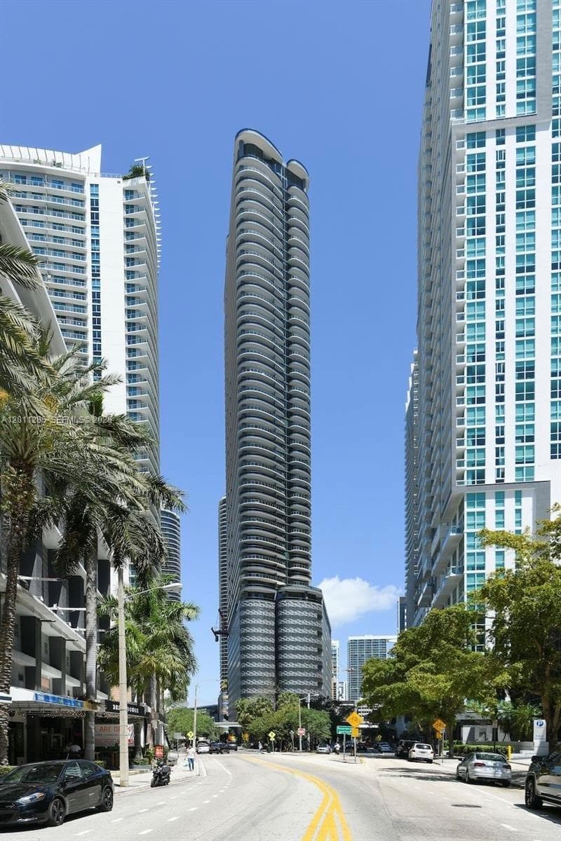 1000 Brickell Plz # 4301, Miami FL 33131 — 27