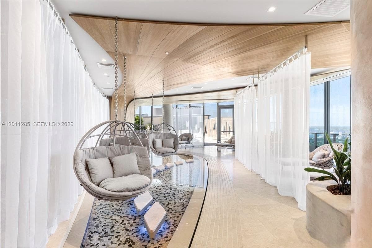 1000 Brickell Plz # 4301, Miami FL 33131 — 33