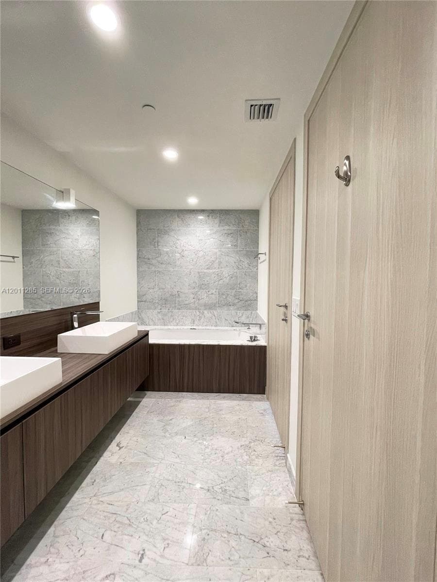 1000 Brickell Plz # 4301, Miami FL 33131 — 11