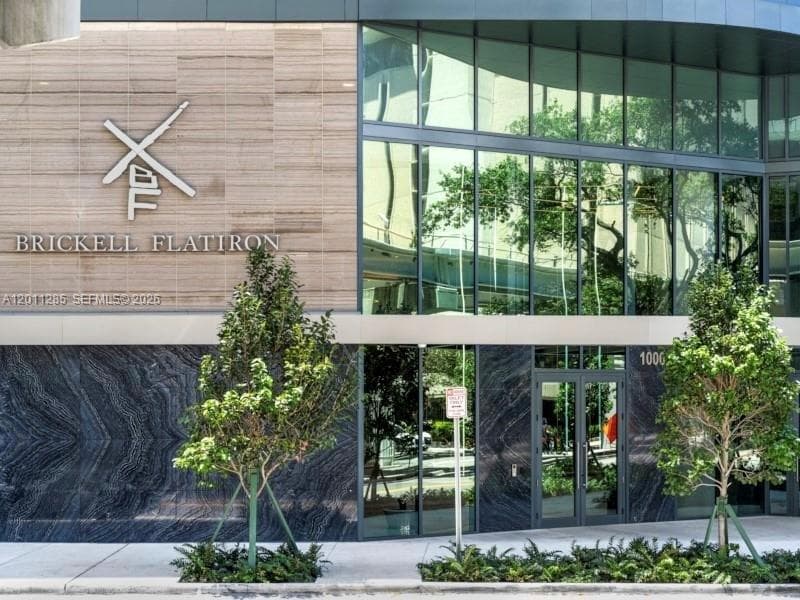 1000 Brickell Plz # 4301, Miami FL 33131 — 29