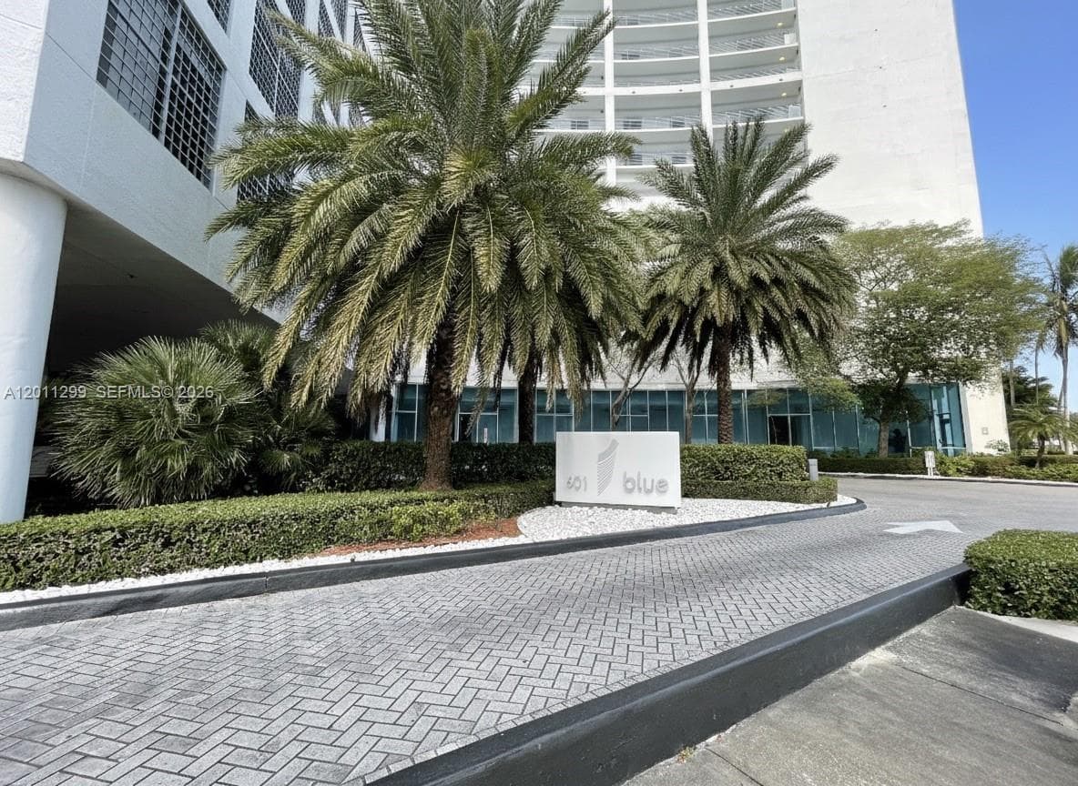 601 NE 36th St # 2109, Miami FL 33137 — 2