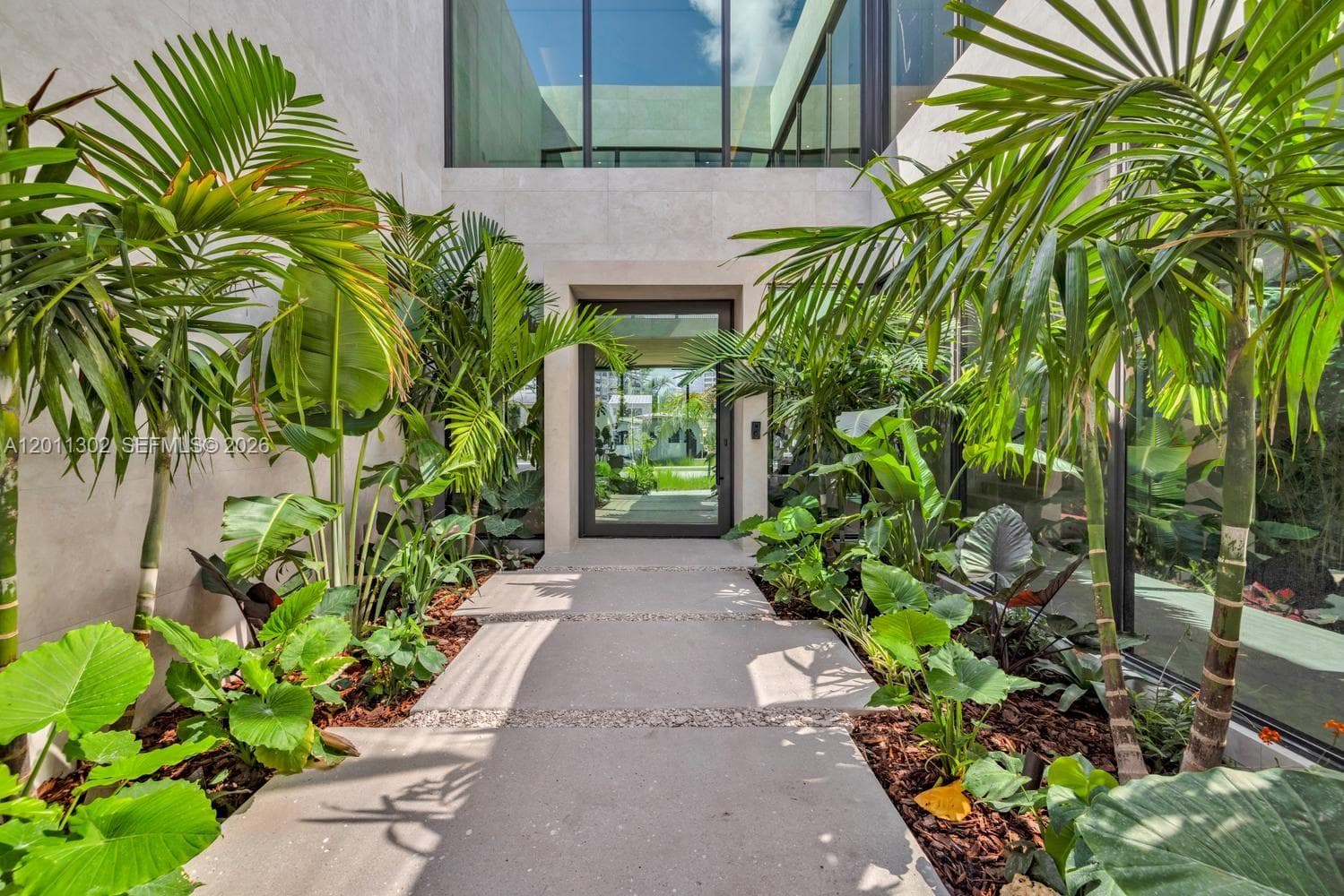 2006 NE 124th St, North Miami FL 33181 — 72
