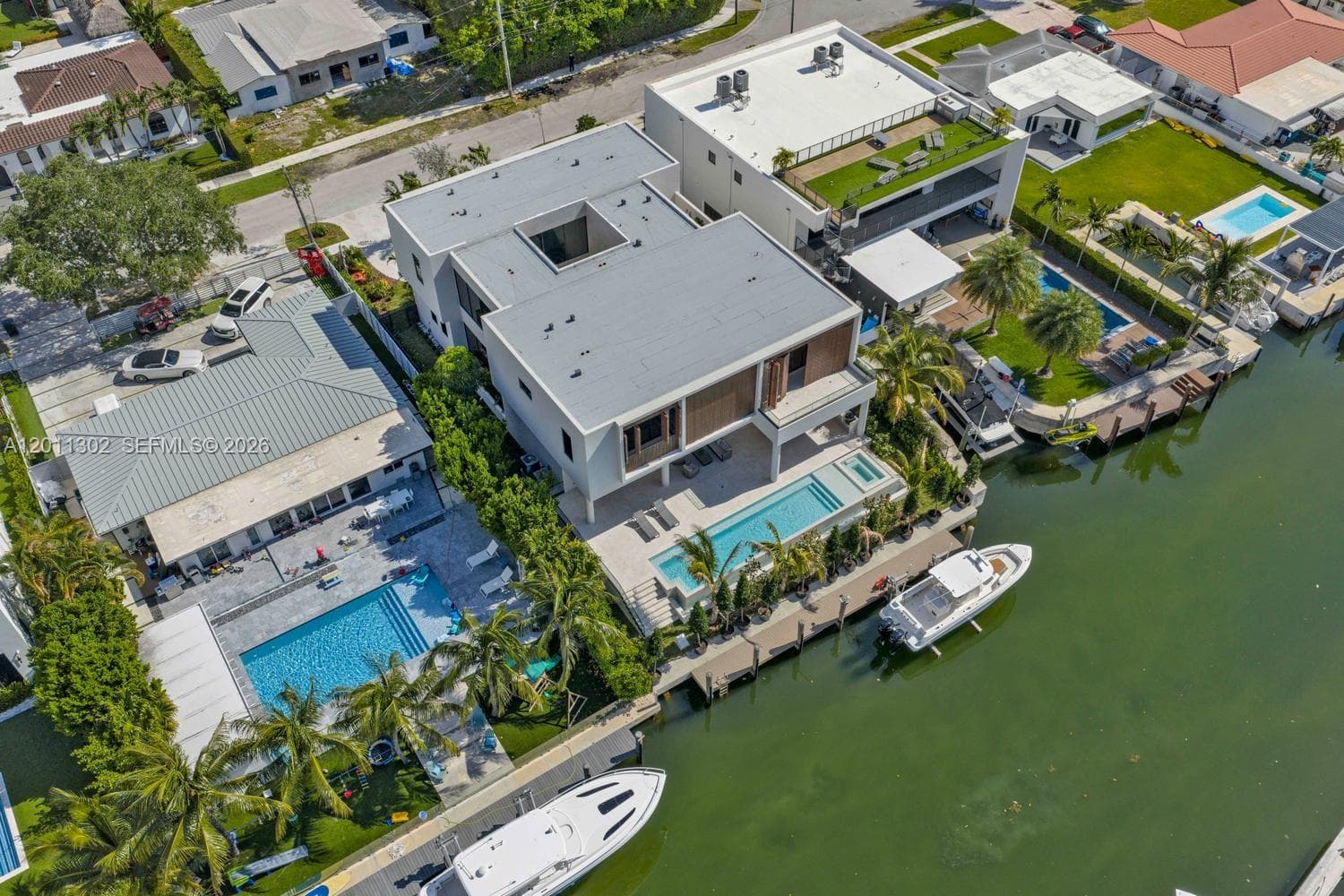 2006 NE 124th St, North Miami FL 33181 — 52