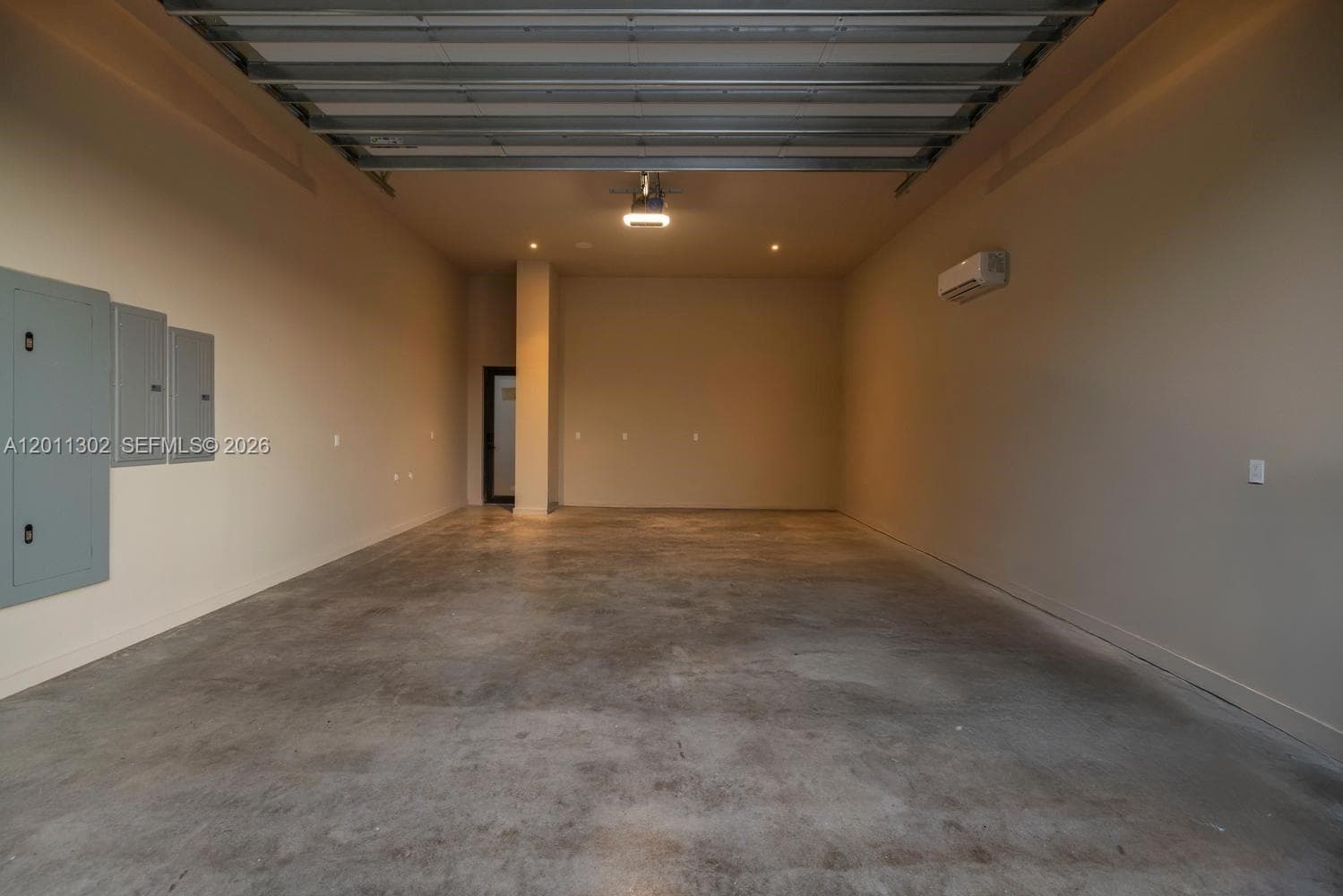 2006 NE 124th St, North Miami FL 33181 — 67