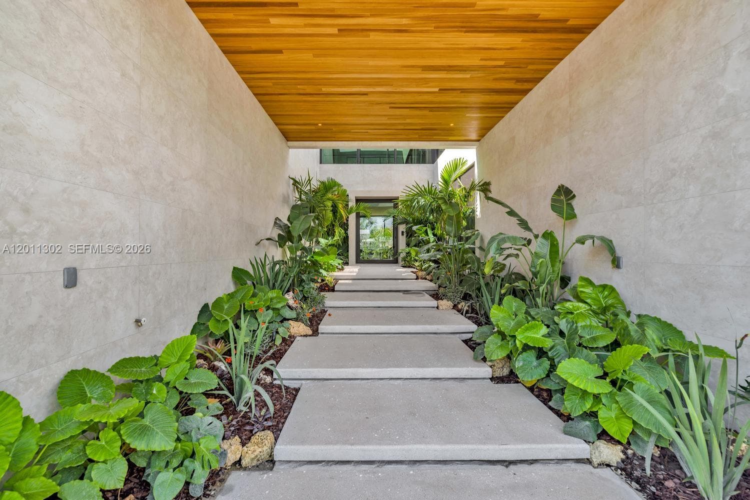 2006 NE 124th St, North Miami FL 33181 — 5