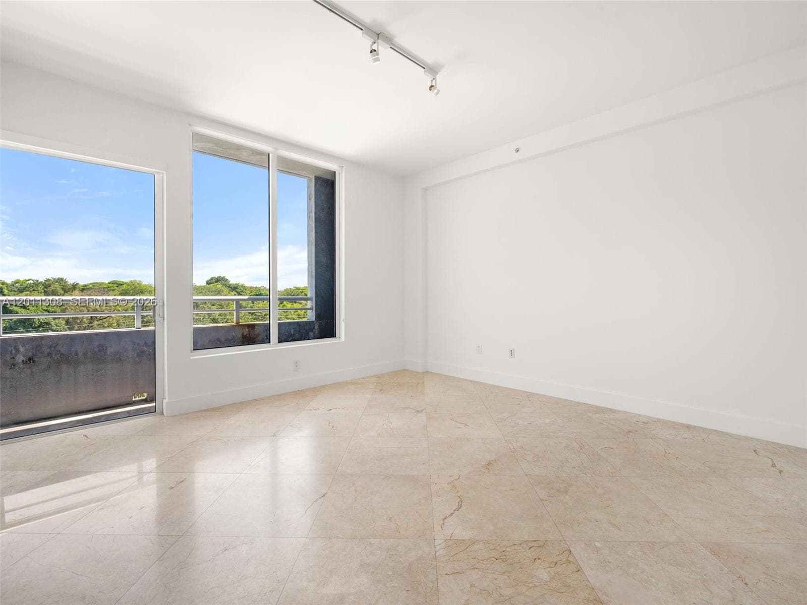 3250 Grand Ave # 506, Miami FL 33133 — 2