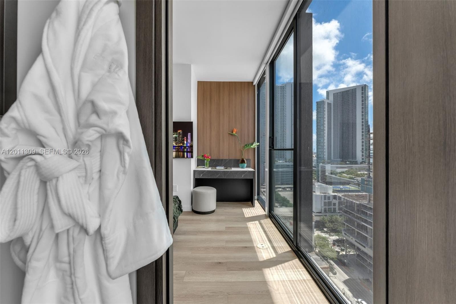 20 NE 11 ST # 3410, Miami FL 33132 — 19