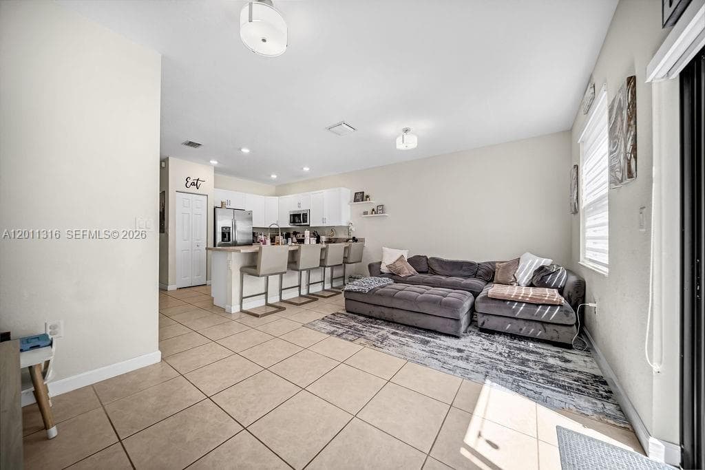10657 W 32nd Ln, Hialeah FL 33018 — 17