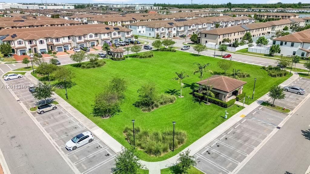 10657 W 32nd Ln, Hialeah FL 33018 — 47