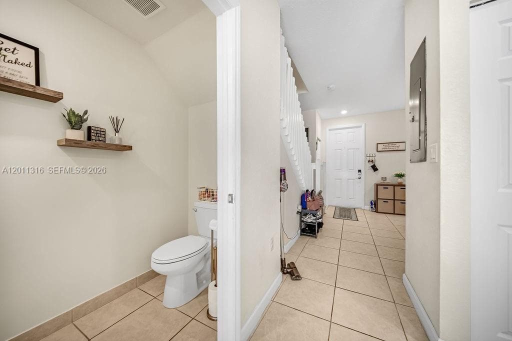 10657 W 32nd Ln, Hialeah FL 33018 — 9