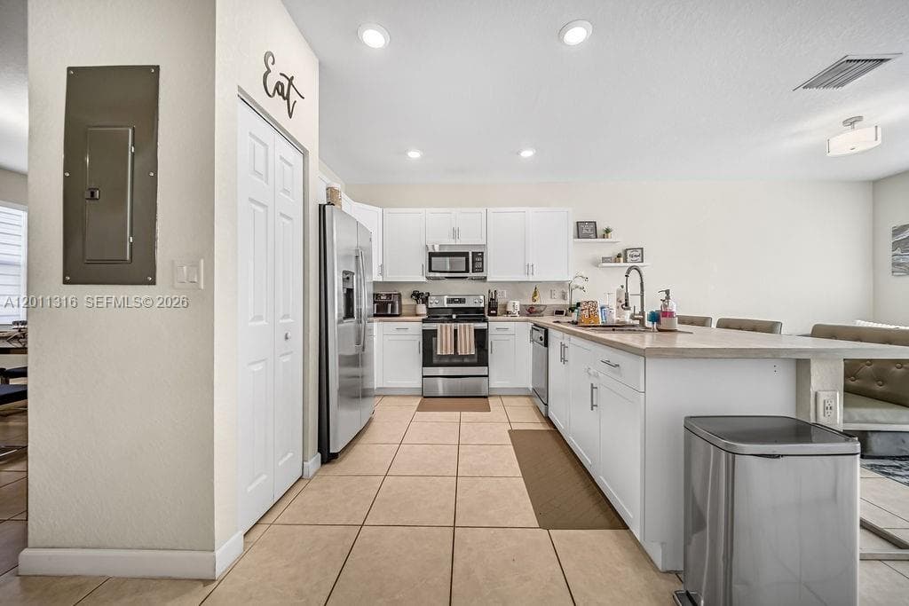10657 W 32nd Ln, Hialeah FL 33018 — 10