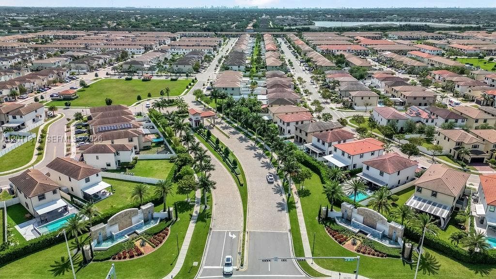 10657 W 32nd Ln, Hialeah FL 33018 — 41