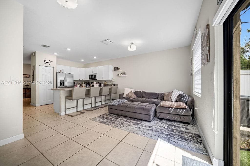 10657 W 32nd Ln, Hialeah FL 33018 — 18