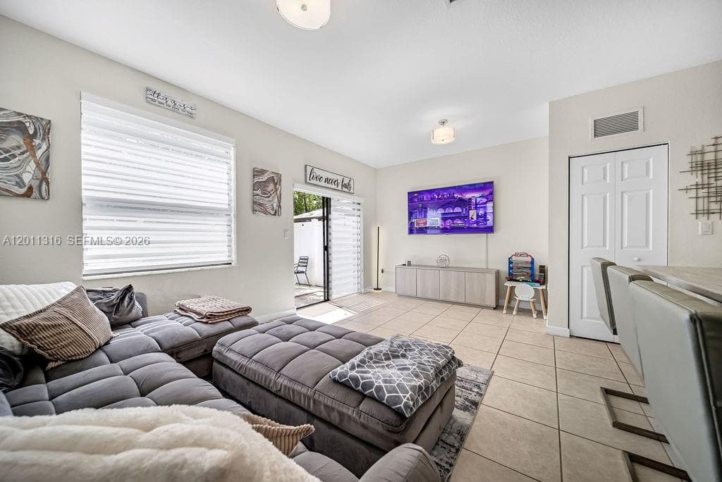 10657 W 32nd Ln, Hialeah FL 33018 — 15