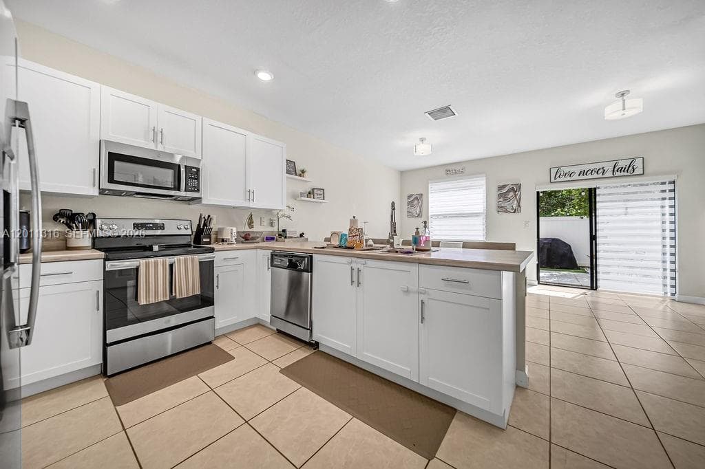 10657 W 32nd Ln, Hialeah FL 33018 — 11