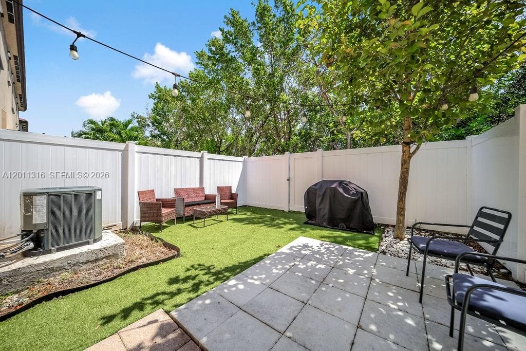 10657 W 32nd Ln, Hialeah FL 33018 — 35
