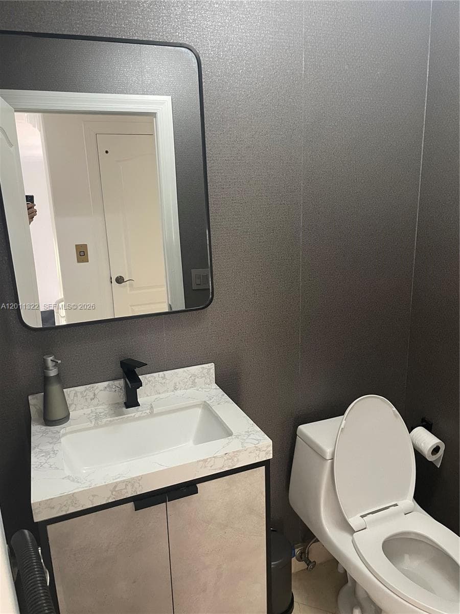 3915 NE 168th St # 3915, North Miami Beach FL 33160 — 16