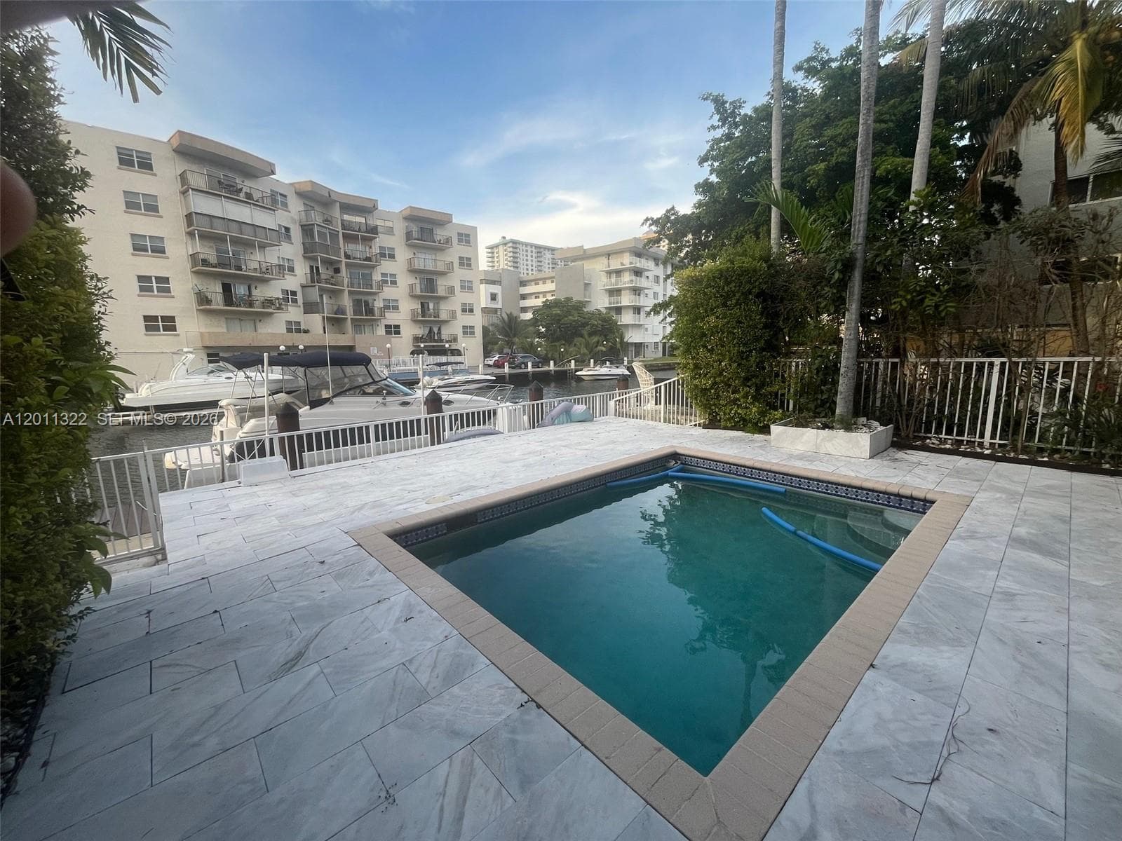 3915 NE 168th St # 3915, North Miami Beach FL 33160 — 28