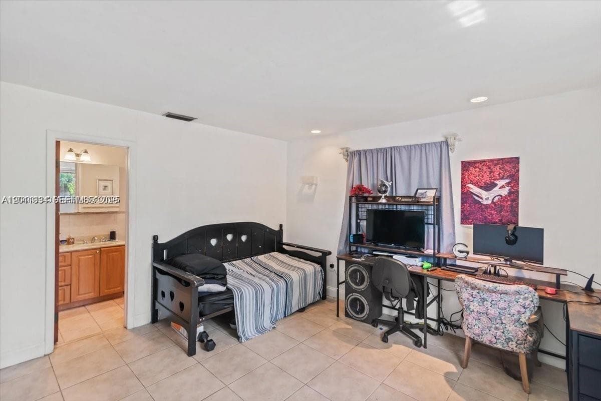 6385 SW 25th St, Miami FL 33155 — 13