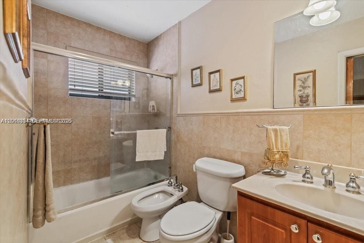 6385 SW 25th St, Miami FL 33155 — 17