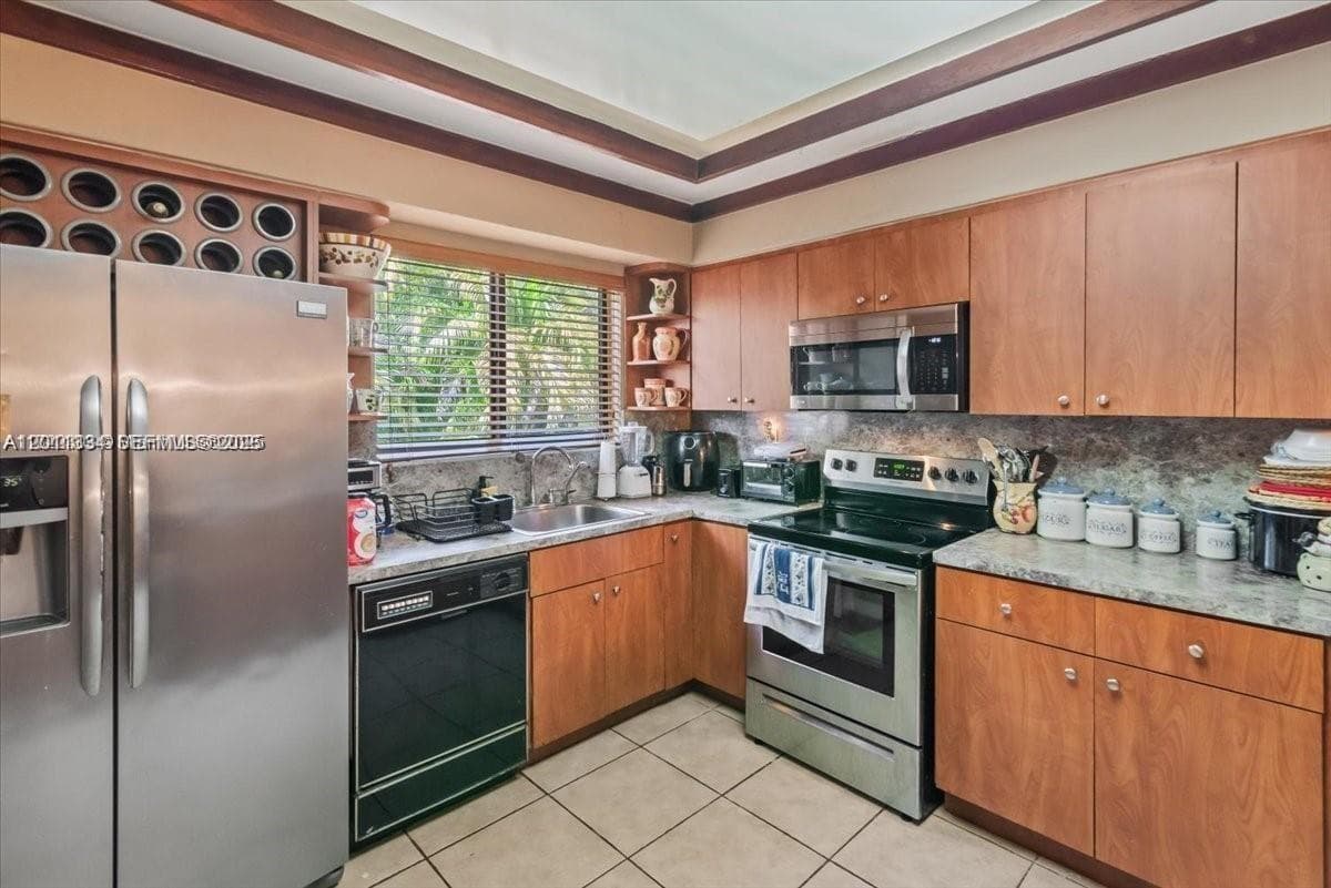 6385 SW 25th St, Miami FL 33155 — 7
